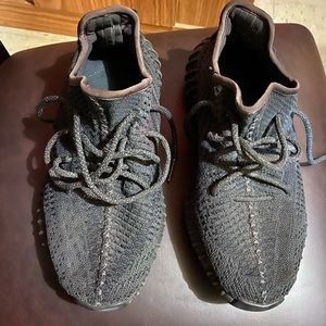 Yeezy 350 V2 Black (Non-Reflective) size 7M